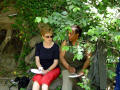 Aline et Olga sous les feuillages